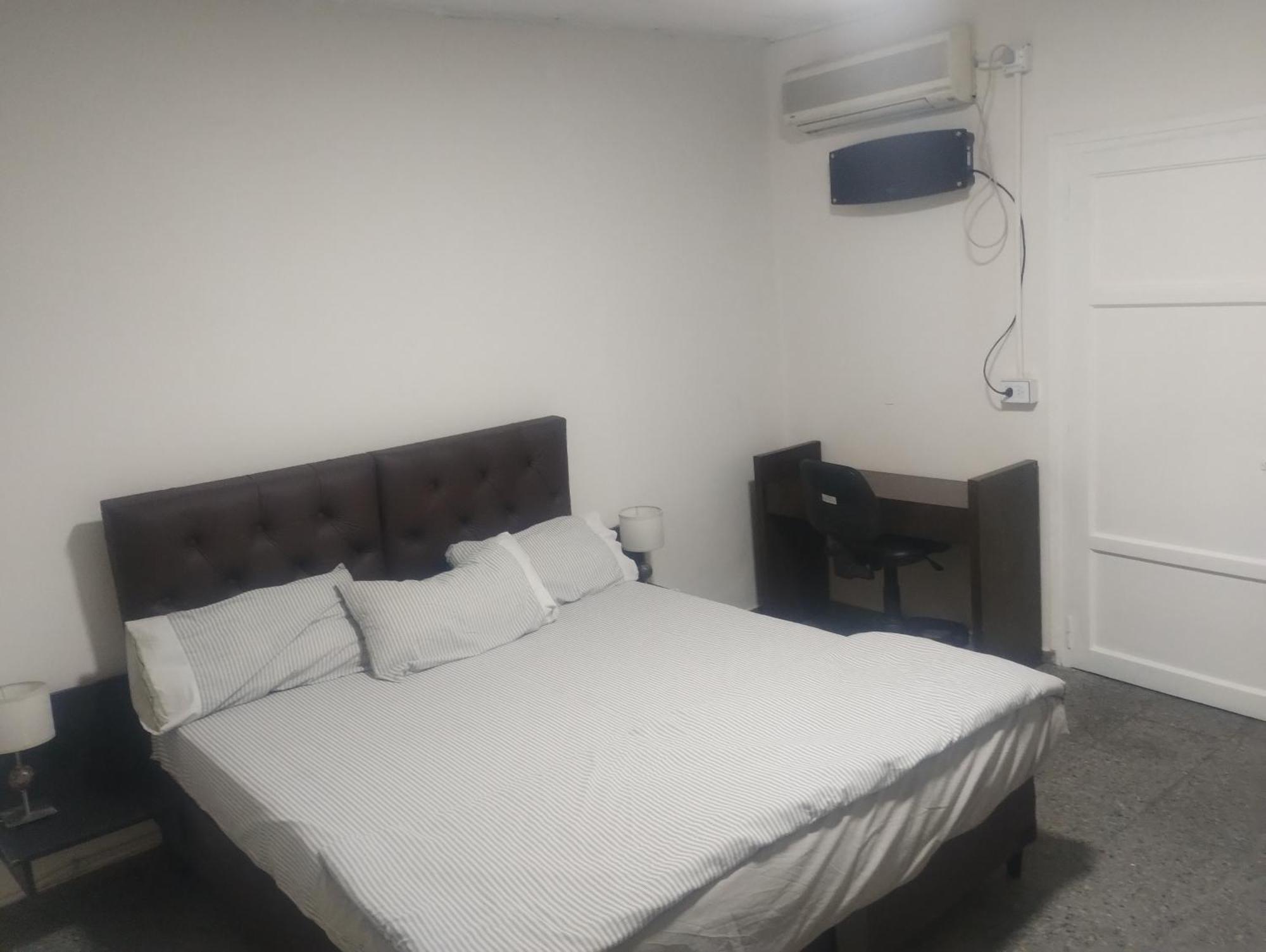 Pensión Lopez480 *
